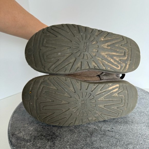 Uggs Bailey Button Suede Leather Brown Kids Boots 1 - Picture 8 of 12